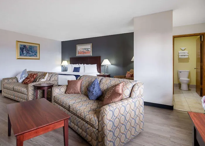 Travelodge By Wyndham Merrill