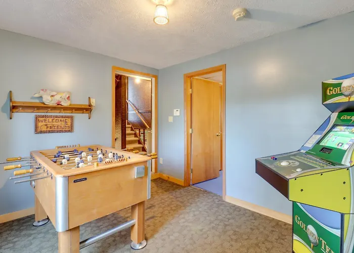 Near Skiing: Lakefront Gem W/ Kayaks In Long Pond