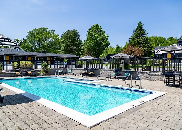 Seascape Motel & Cottages