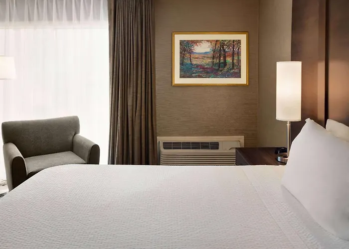Ramada Plaza By Wyndham Portland