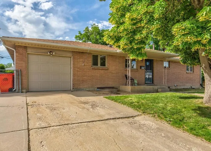Denver Hot Tub Retreat Near Downtown Denver-Stadiums-Bellco