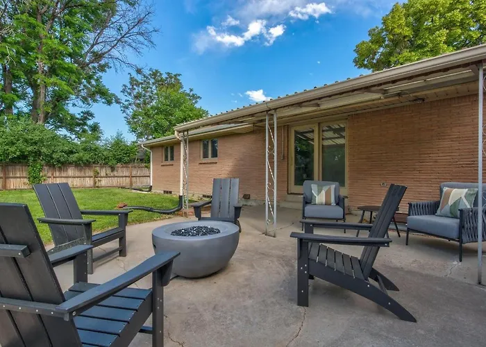 Denver Hot Tub Retreat Near Downtown Denver-Stadiums-Bellco