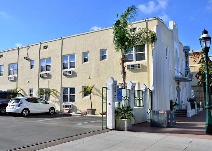 El Primero Hotel