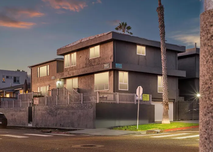 Coastal Comfort | Tower 9 Condo W/ Ocean Views