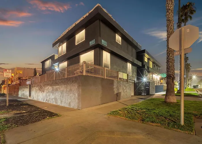 Oceanview Escape | Tower 9 Condo Steps From The Beach