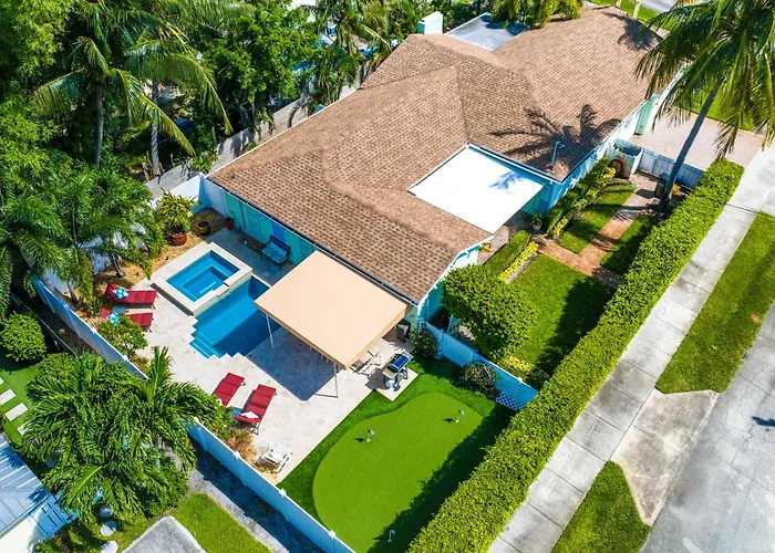 Walk To The Ave- Heated Pool, Spa, Golden Tee And Putting Green - Mins To Beach- By Maven Vacation Rentals