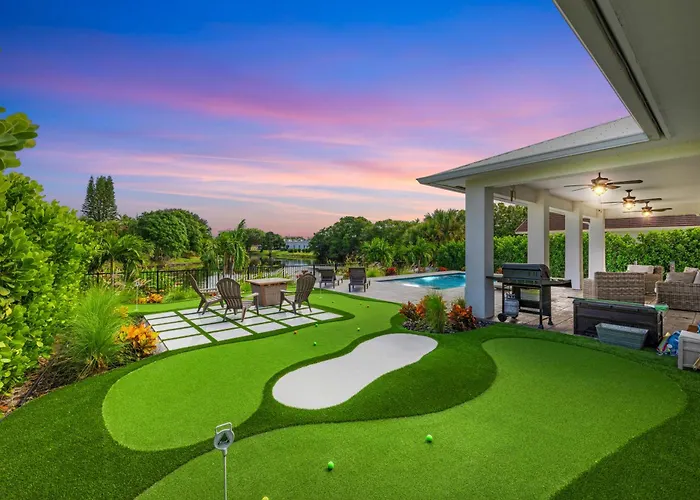 Mini Golf Course*Heated Saltwater Pool*Lakeview!