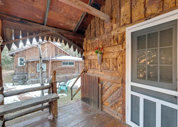 Rustic Log Cabin W/ Studio ~ 5 Mi To Pikes Peak!