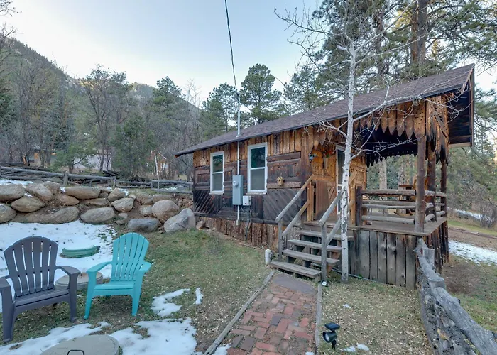 Rustic Log Cabin W/ Studio ~ 5 Mi To Pikes Peak!