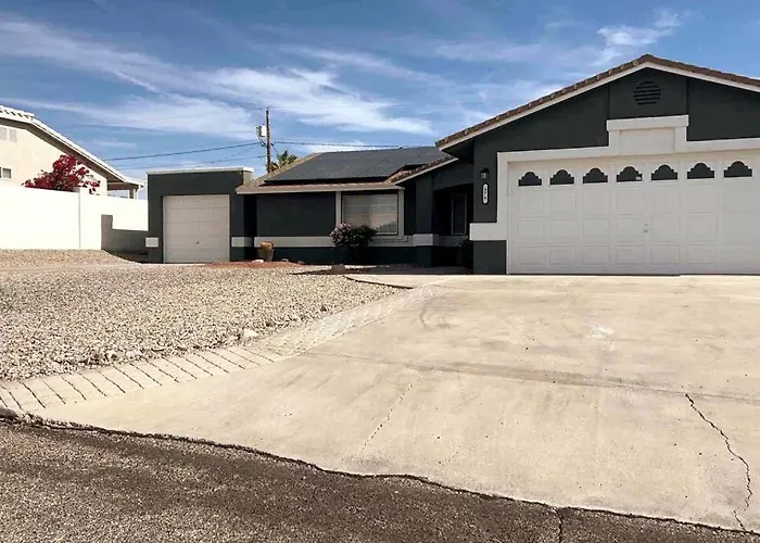 Spacious Getaway! Pool, Spa, Sleeps 9