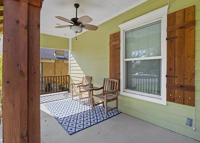 Charming Craftsman Close By Bishop Arts & Downtown