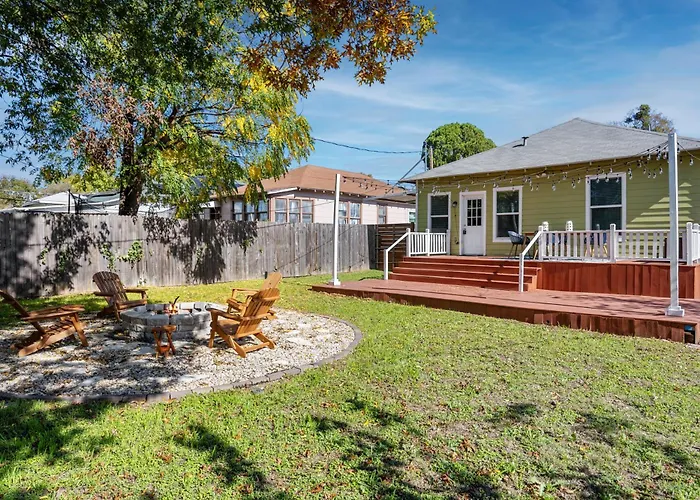 Charming Craftsman Close By Bishop Arts & Downtown