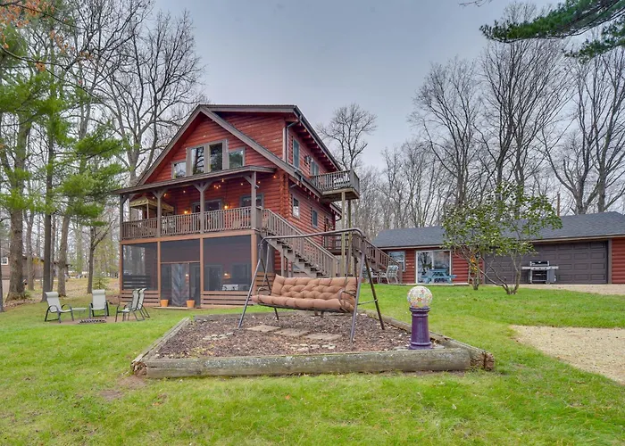 Modern Log Cabin W/ Rec Room, Steps To Lake!