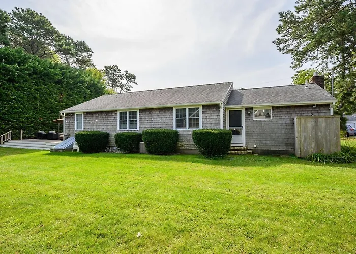 The Lobsta House: Your Cape Cod Hideaway