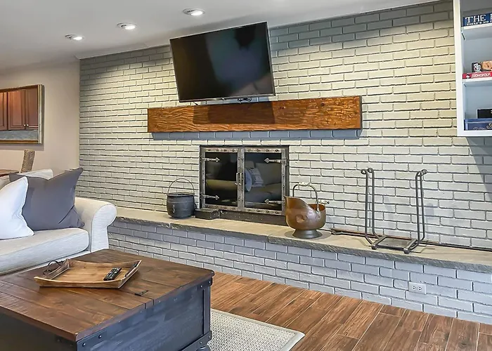 Candlewood Lake House