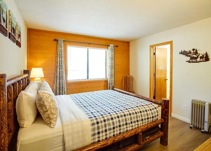 < 3 Mi To Lake: 'Goldilodge' Big Bear Lake Cabin