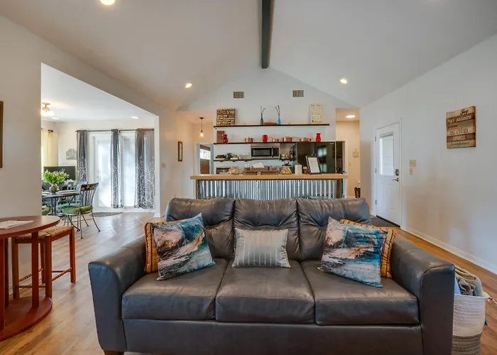 Pottsboro Vacation Rental - Walk To Lake Texoma!