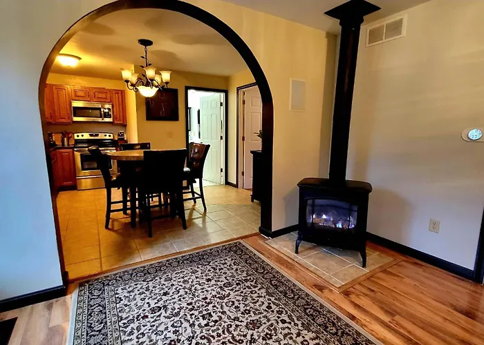 The Sovereign Suite - Cozy And Convenient With Home Theater