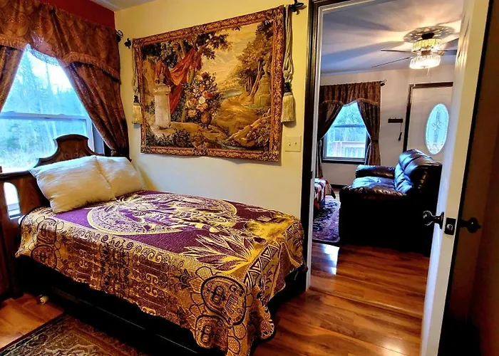 The Sovereign Suite - Cozy And Convenient With Home Theater