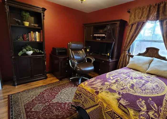 The Sovereign Suite - Cozy And Convenient With Home Theater