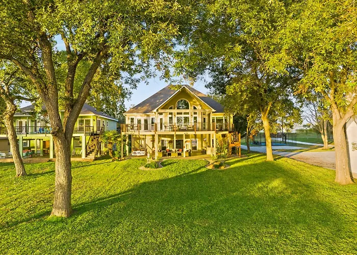 New Listing - Promo Price Waterfront Huge Yard