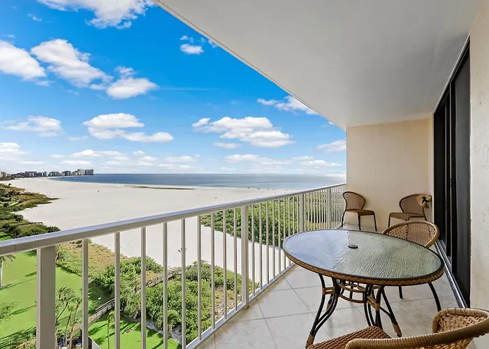 Sun-Bright Beachfront Condo With Pool/Tennis Courts