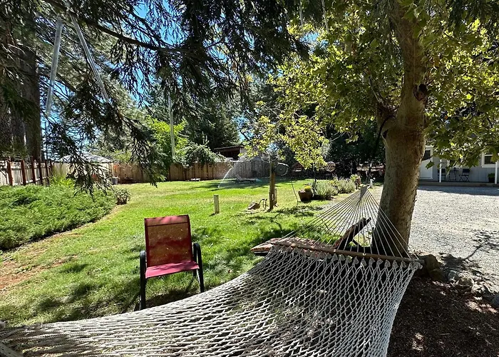 The Pines Inn And Cottages