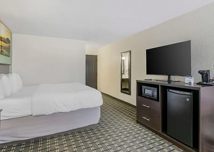 Clarion Pointe Jasper
