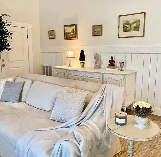 The Shopkeeper'S Cottage ~ Chic!