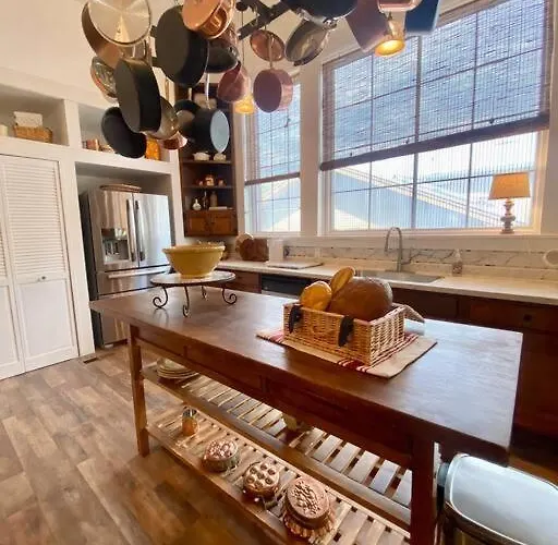 The Shopkeeper'S Cottage ~ Chic!