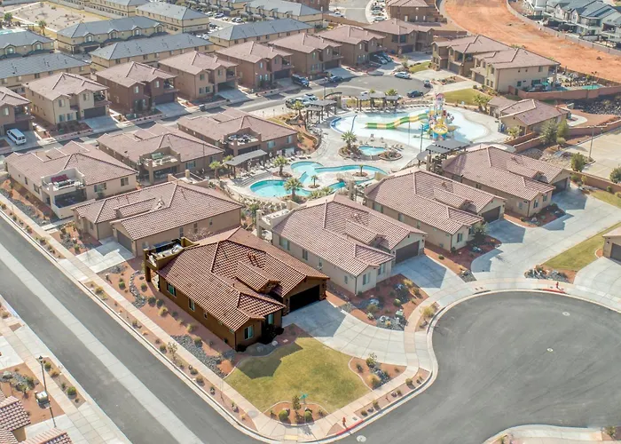 Paradise Village 113: Mountain View Retreat with Water Park and Entertainment