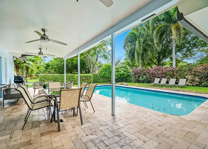 Spacious 4Br/3Ba Pool Home, Stylishly Decorated