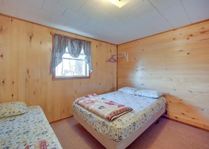 Stone Lake Cabin W/ Private Deck & Fire Pit!