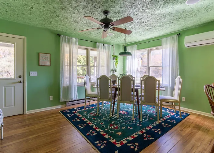 Private Creekside Home With Deck And Fire Pit, Near Sparta
