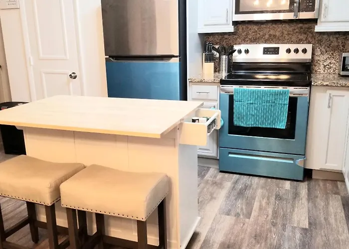 Whole House+Renovated+Pool+Lanai+Bbq+Close To All
