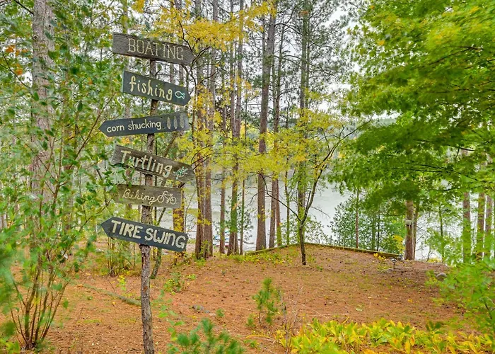 Quiet Retreat On Lake W/ Kayaks, Boats + Bikes!