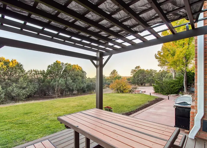Patio, Grill & Fire Pit: Show Low Escape!