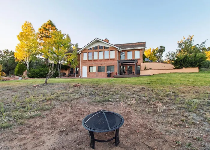 Patio, Grill & Fire Pit: Show Low Escape!