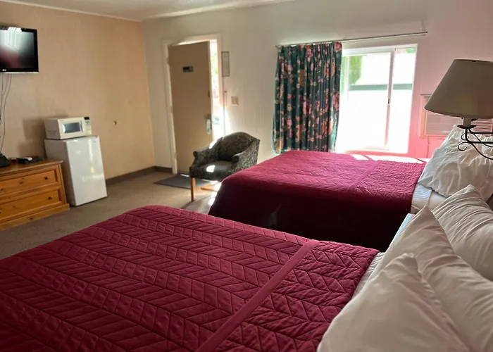 Redwood Arms Motel
