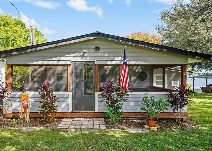 Lake Clinch Waterfront Home: Screened Porches