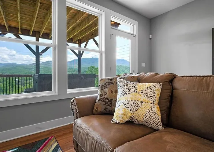 Modern Cabin Near Smoky Mountain National Park