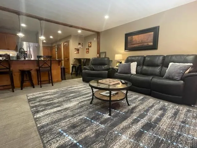 Penthouse Mountain Haven Community Dry Sauna & Steam Room