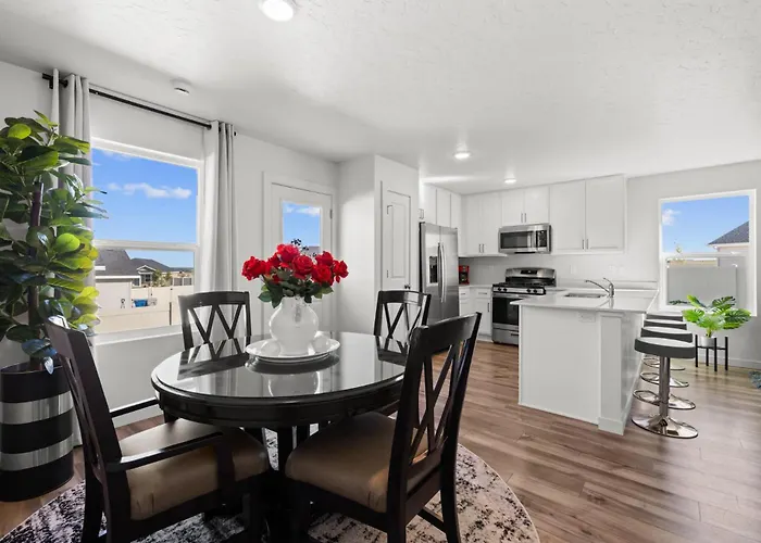 Chic 3Br Haven Near Wineries, Lake Lowell & C Of I - Ideal For Hiking & Relaxing!