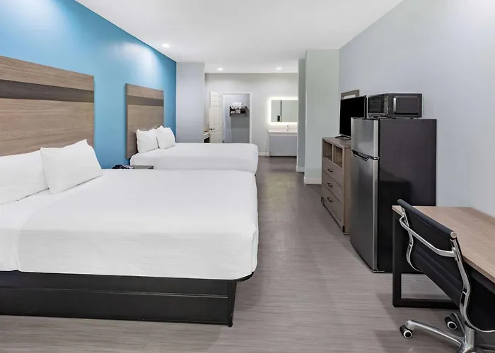 Baymont By Wyndham Freeport Texas
