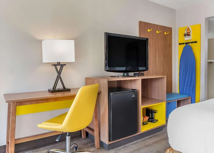 Days Inn & Suites By Wyndham Rocky Mount Golden East