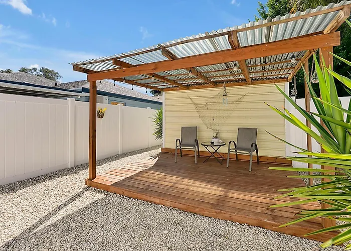 Charming Private Studio Near Raymond James Stadium