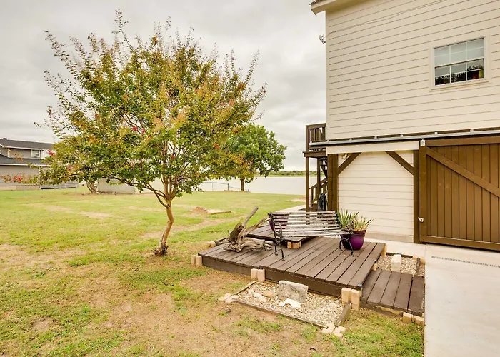 Lake Granbury Fishing Escape W/ Dock & Kayaks!