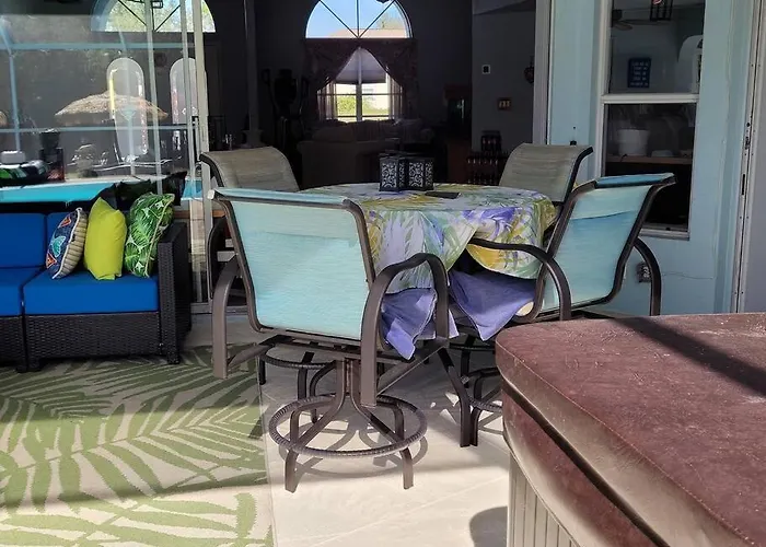 Steve And Cori'S Tropical King Suite 2