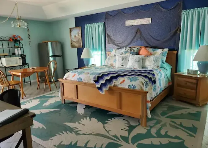 Steve And Cori'S Tropical King Suite 2