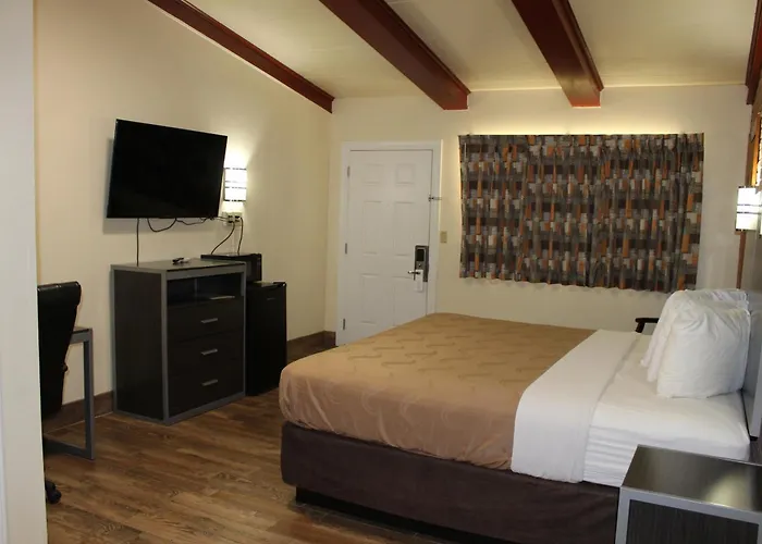 Evergreen Inn And R.V.